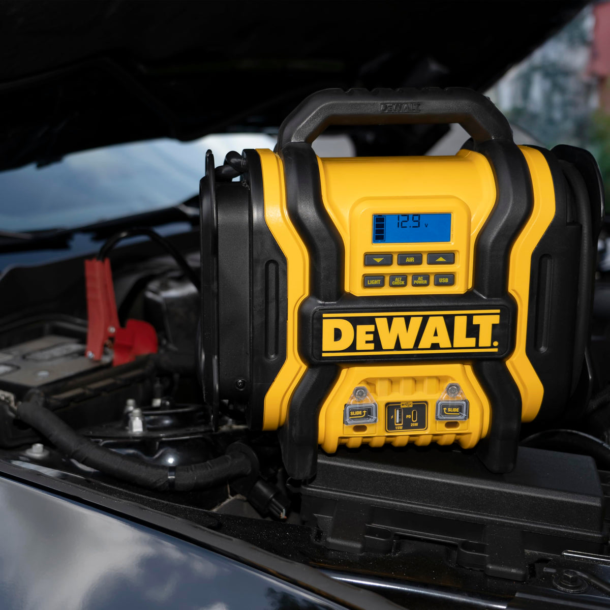 2000 Peak Amp Jump Starter with 120 PSI Air Inflator T9425